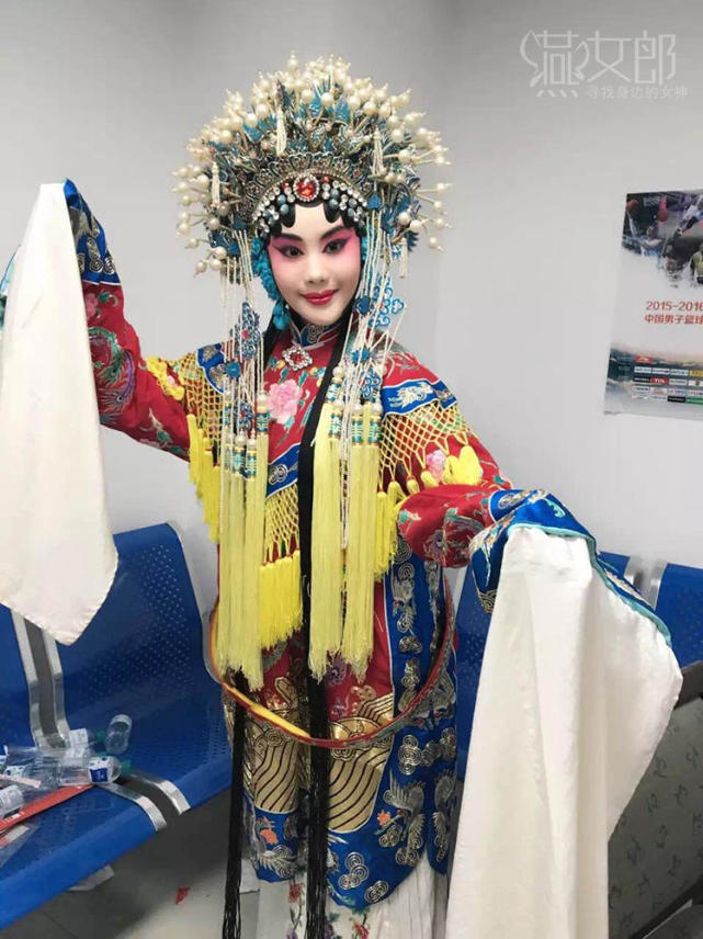 燕女郎:19岁京剧青衣的幕后生活