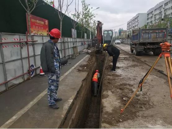 日照路(福海路-兴海路)已基本完成雨污管道施工,近日将根据天气情况