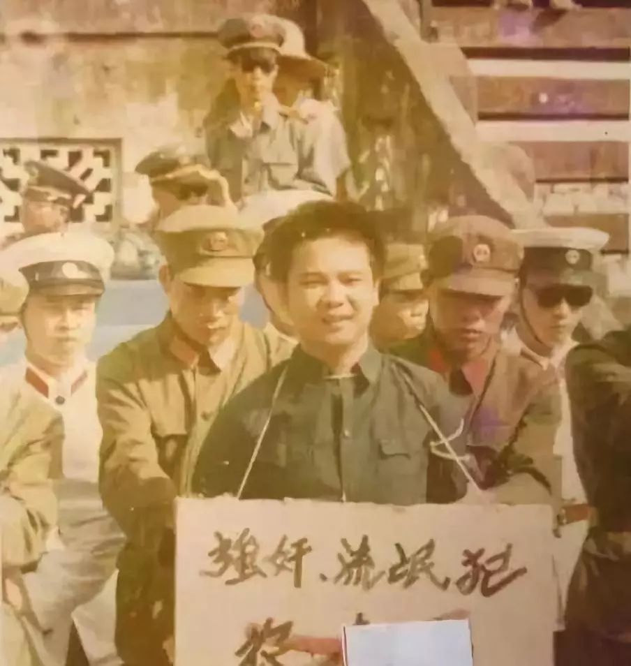 老照片| 看看1980年代"严打"老照片,公开集体枪决大批