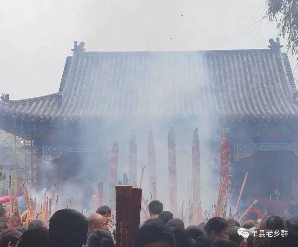 单县一年一度的三官庙庙会开始了!人山人海!