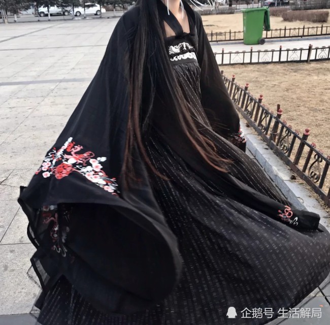 这款霸气十足的暗黑系汉服,你吼得