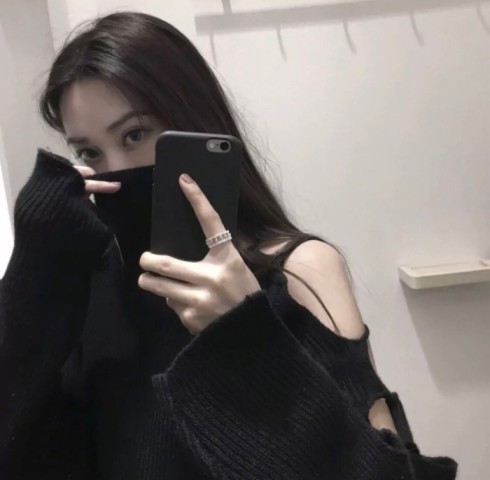 网易云热评 女生头像:"我该用什么样的速度,才能将你