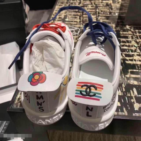 梦见鞋子左脚穿在右脚，解读梦境中的错位与启示