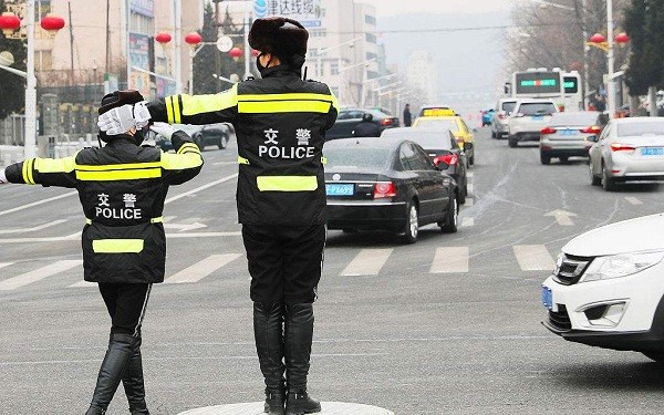 交警提示 这四个交通标识一定要认识 不然就不要开车了 看点快报