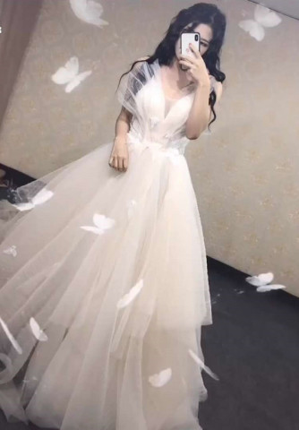 带翅膀的婚纱_带翅膀的车标(2)