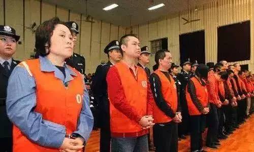 第三个要说的是谢才萍,江湖人称"谢姐".
