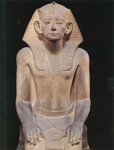 古埃及的法老雕像为啥都长这样