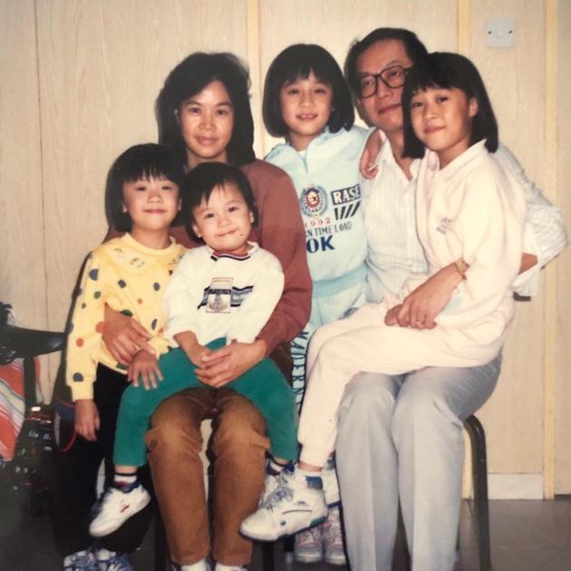 黄心颖亲姐曝父亲曾有婚外情,母亲因没钱只能