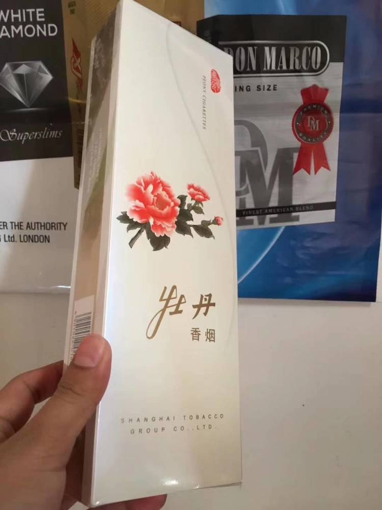 粗支白牡丹:佘味中有点淡淡的药香,烟草和本草结合的比较完美