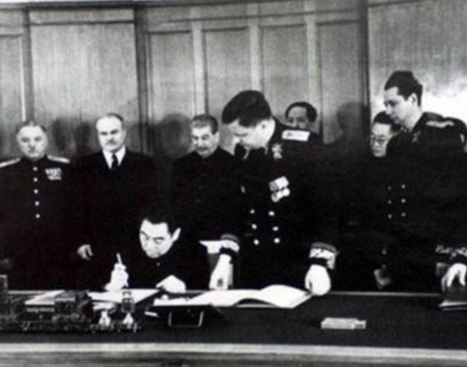 苏联与国民党签订友好同盟条约，建国后被废除，苏联作了哪些让步