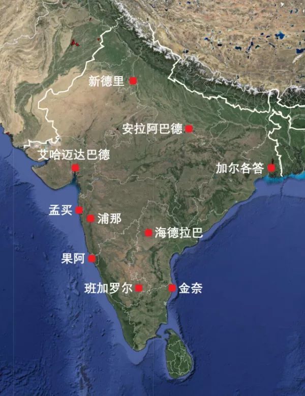 位于德里东部老城区,紧邻亚穆纳河,由莫卧儿王朝自1639开始建造,耗费
