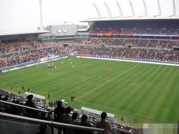 迪拜足球场空调，迪拜球场有没有空调