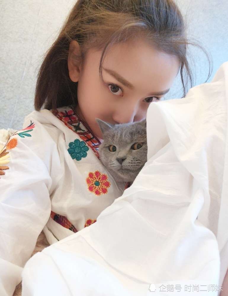 宋祖儿后脑勺太扁,每次扎马尾辫现身,全靠颜值