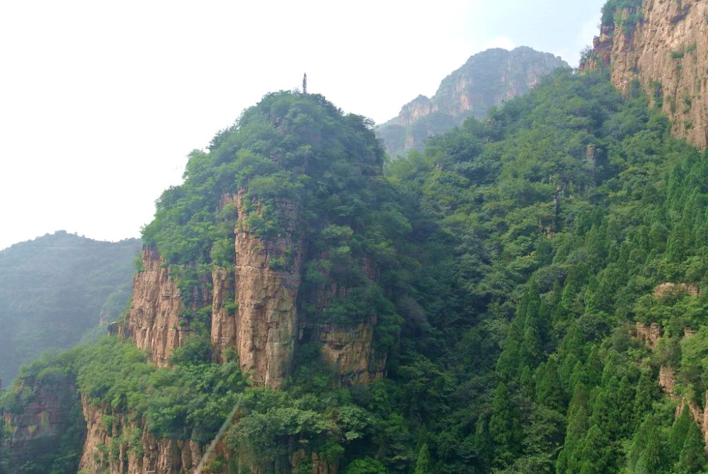 即佯攻驻守管头,松山,甘河一带日军,促使日军向狼牙山东北棋盘陀主峰