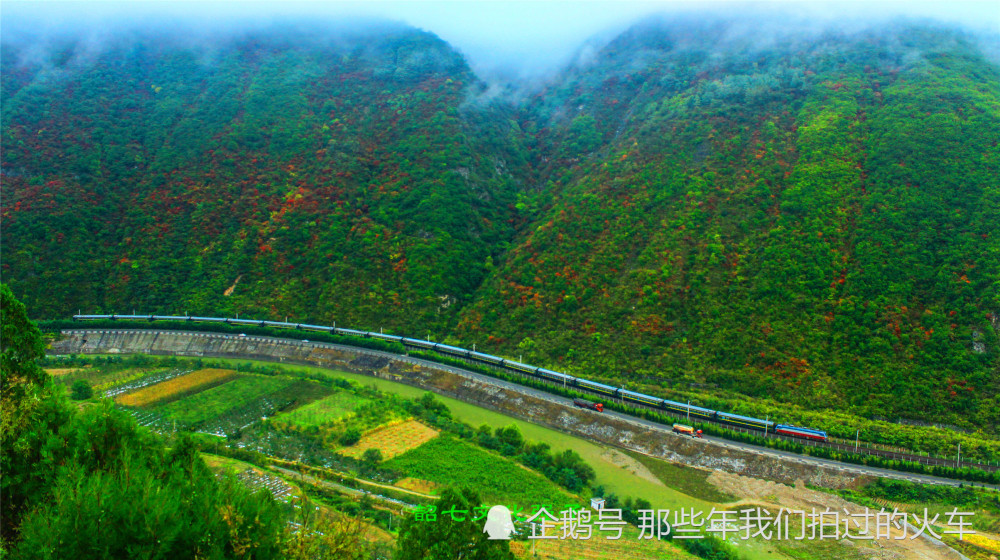 宝成铁路一列列铁龙蜿蜒穿越秦岭山脉陕西宝鸡七彩凤州秀美画卷