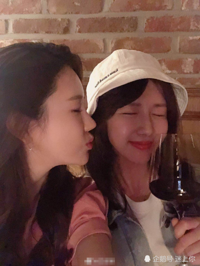 方安娜晒中韩闺蜜合照,李多海一个动作暴露整容脸