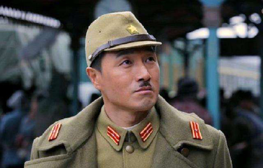 二战时期，在日本军官中风行的卫生胡，为何后来没人留了