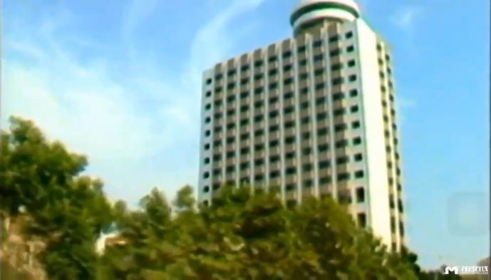上世纪 80年代末期建好的 13层的物资大厦(现汇丰酒楼),是当时茂名