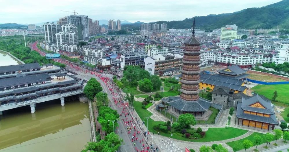 世界冠军来了!今天上午赣州这里人山人海,场面超壮观超震撼超