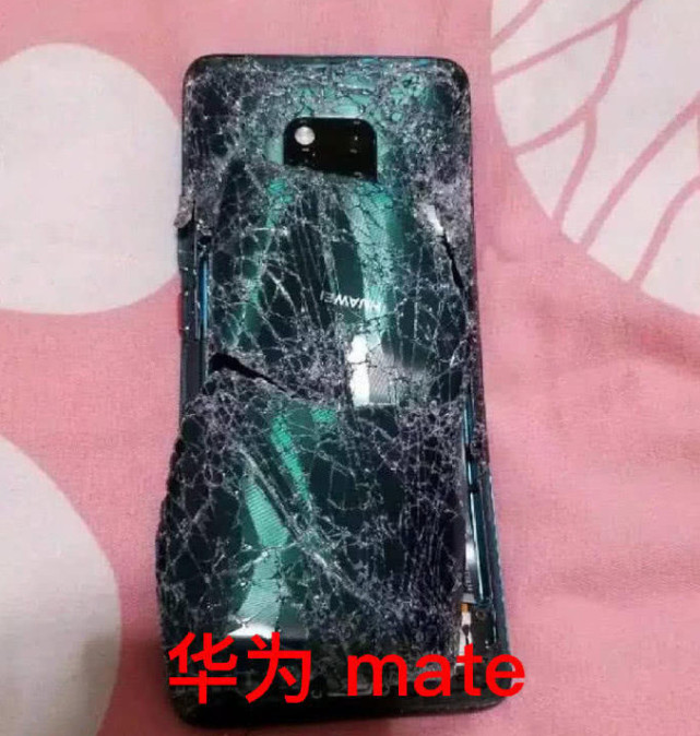 最近"摔手机"火了,苹果,华为都能忍,最后一个竟然成了