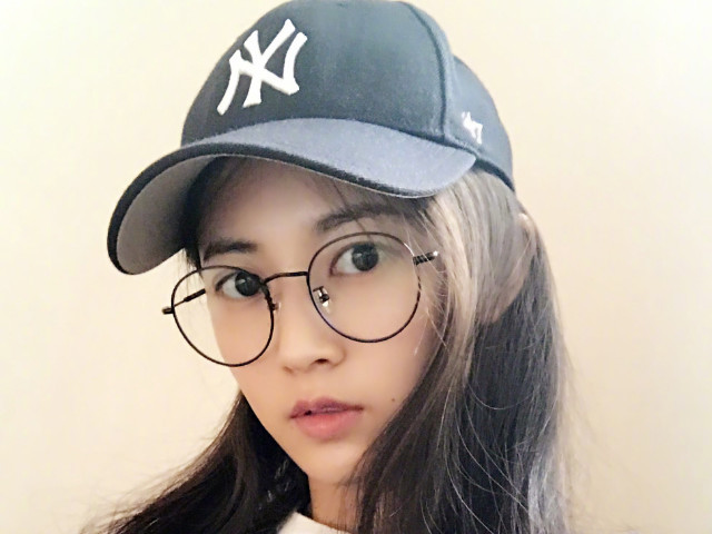 同样是"戴眼镜",鞠婧祎根本不算啥,她才是真正的"小仙女"!