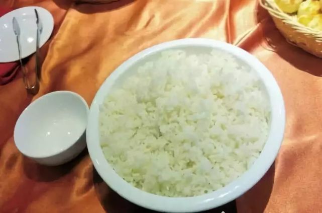 一"碗"米饭18元 镇江这个酒店的饭价遭网友怒诉