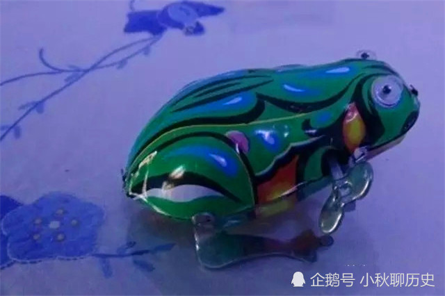 12张珍贵老照片:80年代农村小孩玩具,图8很多人没见过