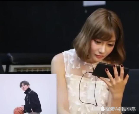 日本女星明日花看完蔡徐坤鸡你太美,给出十字评价,网友:太丢脸