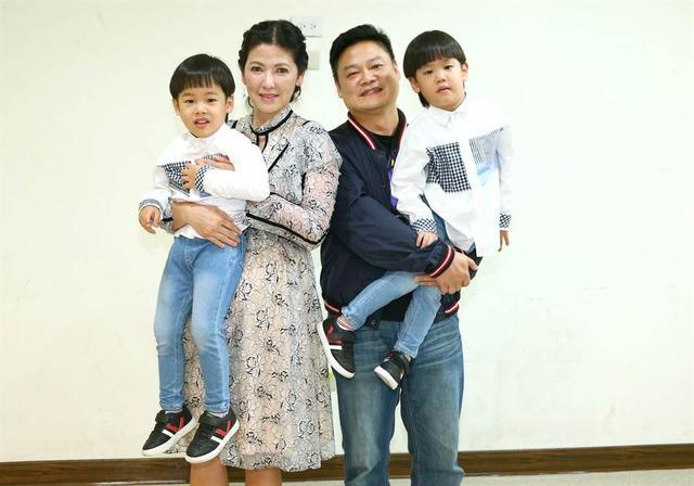 为了这场与母娘及母亲节相关活动,特别赶在前两天录製完成,陈明真满足