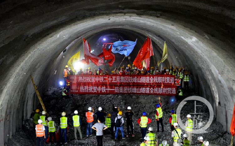 镜头回放:国内最长市政山岭隧道—重庆铁峰山隧道贯通纪实