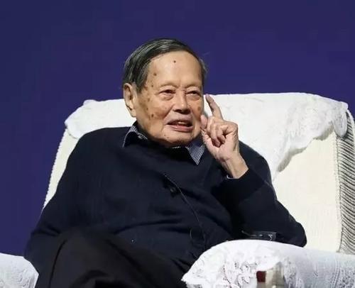 杨振宁反对我国花费200亿美元建大型对撞机,你