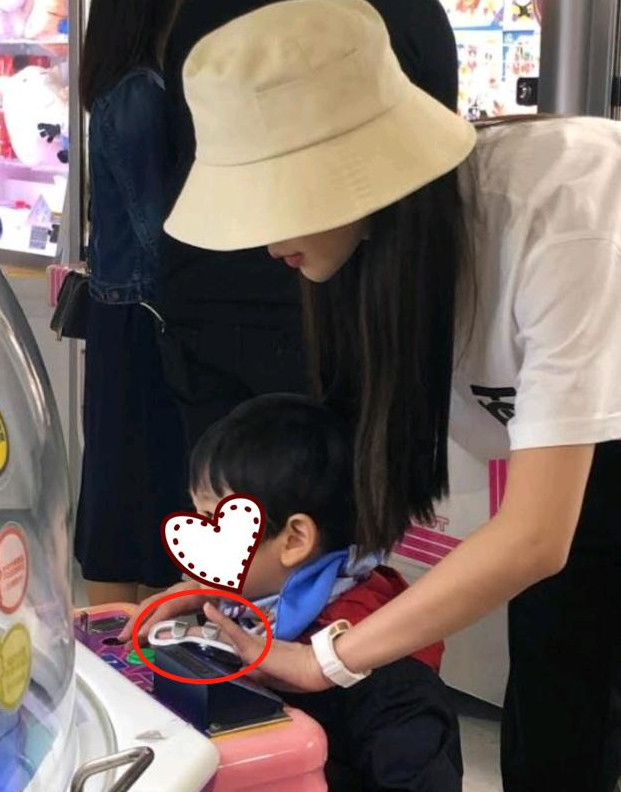 黄晓明小海绵探班baby,baby黄晓明小海绵合照 小海绵,baby,黄晓明,杨颖