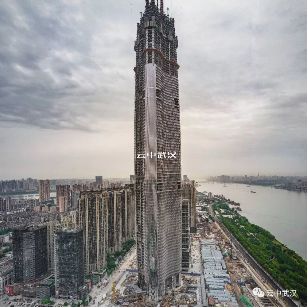 航拍武汉城市天际线,建成高度已超过440米!