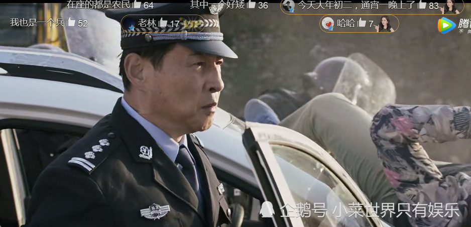 战狼2 警察为何敢拿枪对着吴京 不是因为他手中的枪 原因在这 看点快报