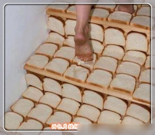 而且一踩一个脚印,一踩一个脚印儿,看起来这面包片儿一天得换上个七八
