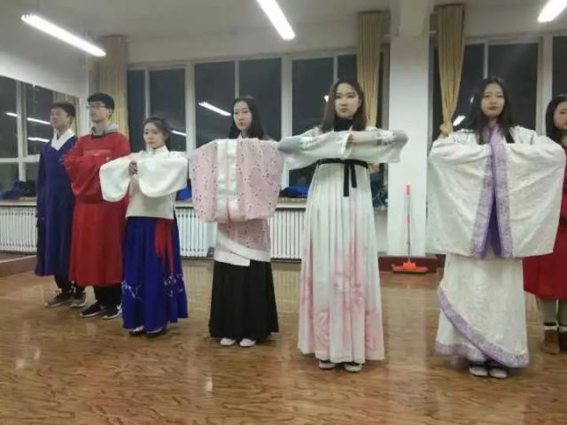 重回汉唐曲谱_钢琴简单曲谱(3)