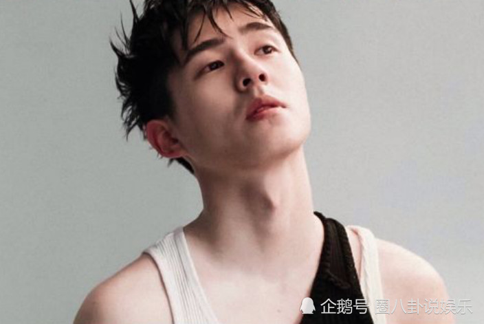 躲过了刘昊然的烟熏妆,锡纸烫发,却被他的"糯米糕鞋"迷到
