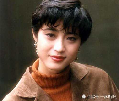 她是香港女星中的"王者",出道多年一直短发,今52岁竟