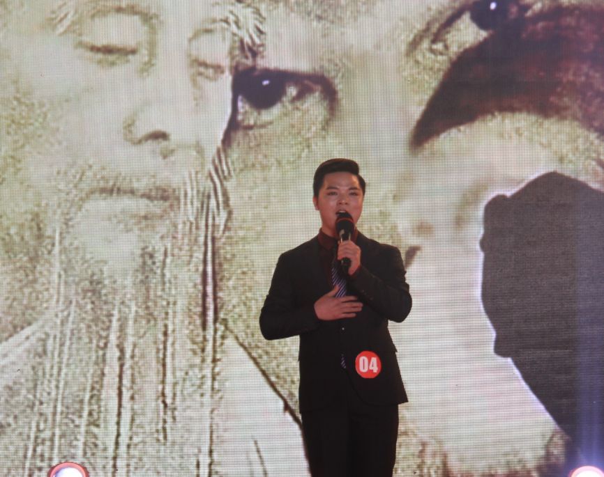 4号选手:曾庆林 歌曲《敢问路在何方》