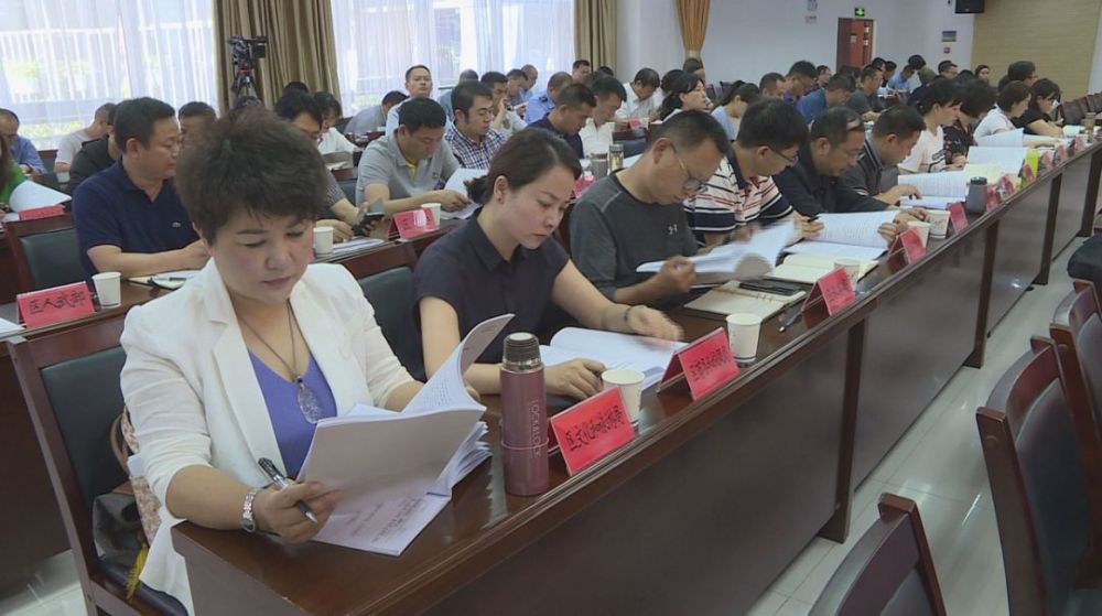朱金玉指出,综合各方面来看,盘龙区"街道吹哨,部门报到"试点工作扎实