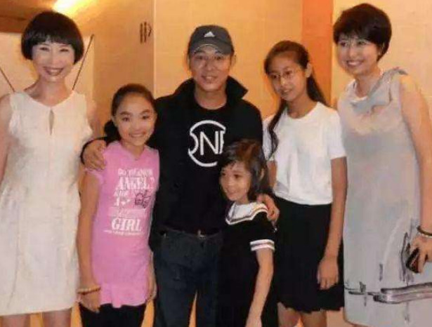 李连杰16岁小女儿近照曝光,长相精致气质出众,遗传妈妈好基因!