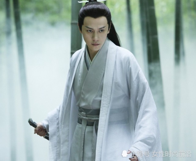 秦俊杰古装造型太惊艳,当他穿上裘皮大衣,撞脸胡歌演