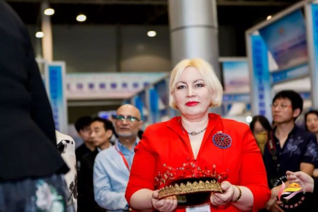 “指尖上的丝绸之路” 国际女性手工及家庭服务业展览会开幕啦！