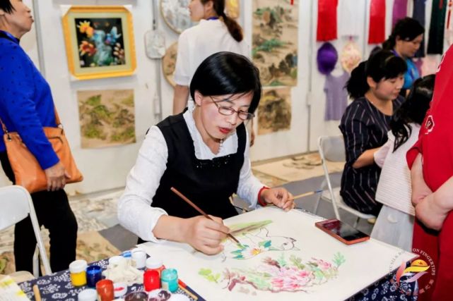 “指尖上的丝绸之路” 国际女性手工及家庭服务业展览会开幕啦！