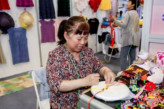 “指尖上的丝绸之路” 国际女性手工及家庭服务业展览会开幕啦！