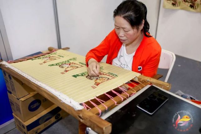 “指尖上的丝绸之路” 国际女性手工及家庭服务业展览会开幕啦！