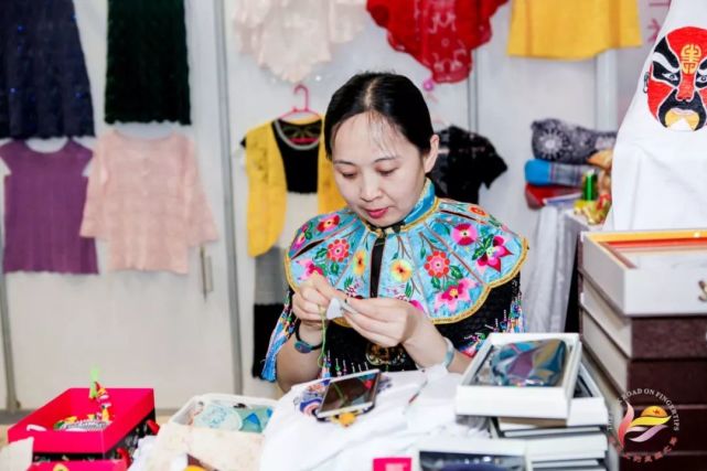 “指尖上的丝绸之路” 国际女性手工及家庭服务业展览会开幕啦！