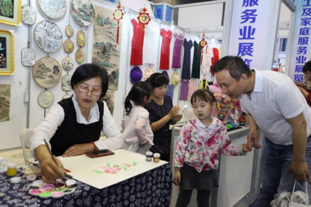 “指尖上的丝绸之路” 国际女性手工及家庭服务业展览会开幕啦！