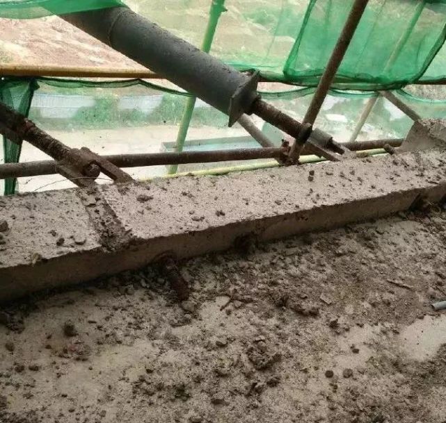 塔吊附墙把剪力墙推裂了!塔吊附墙的作用是什么?
