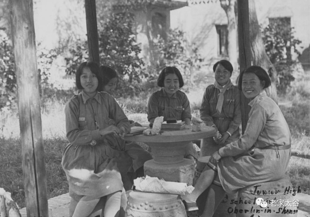 1937年山西铭贤学堂的初中女生
